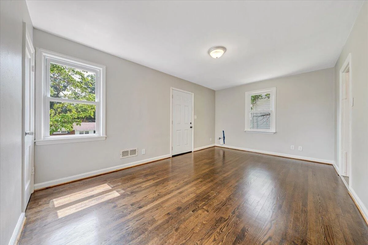 2109 Colgate ST - Photo 5