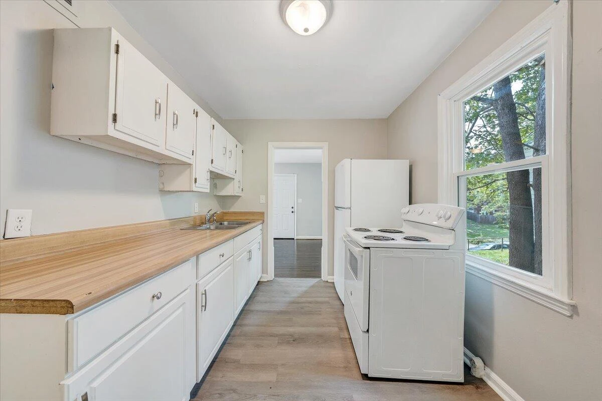 2109 Colgate ST - Photo 9