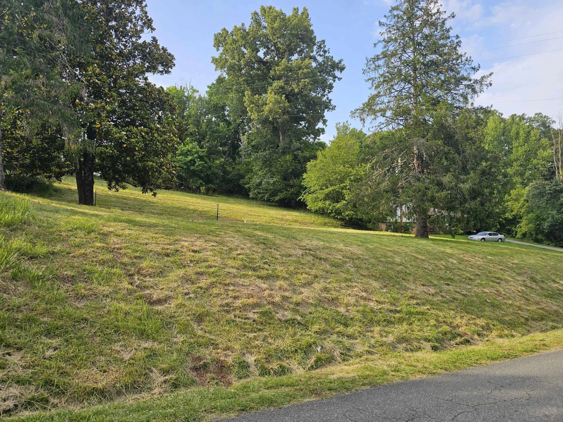 275 FAIRLAWN DR