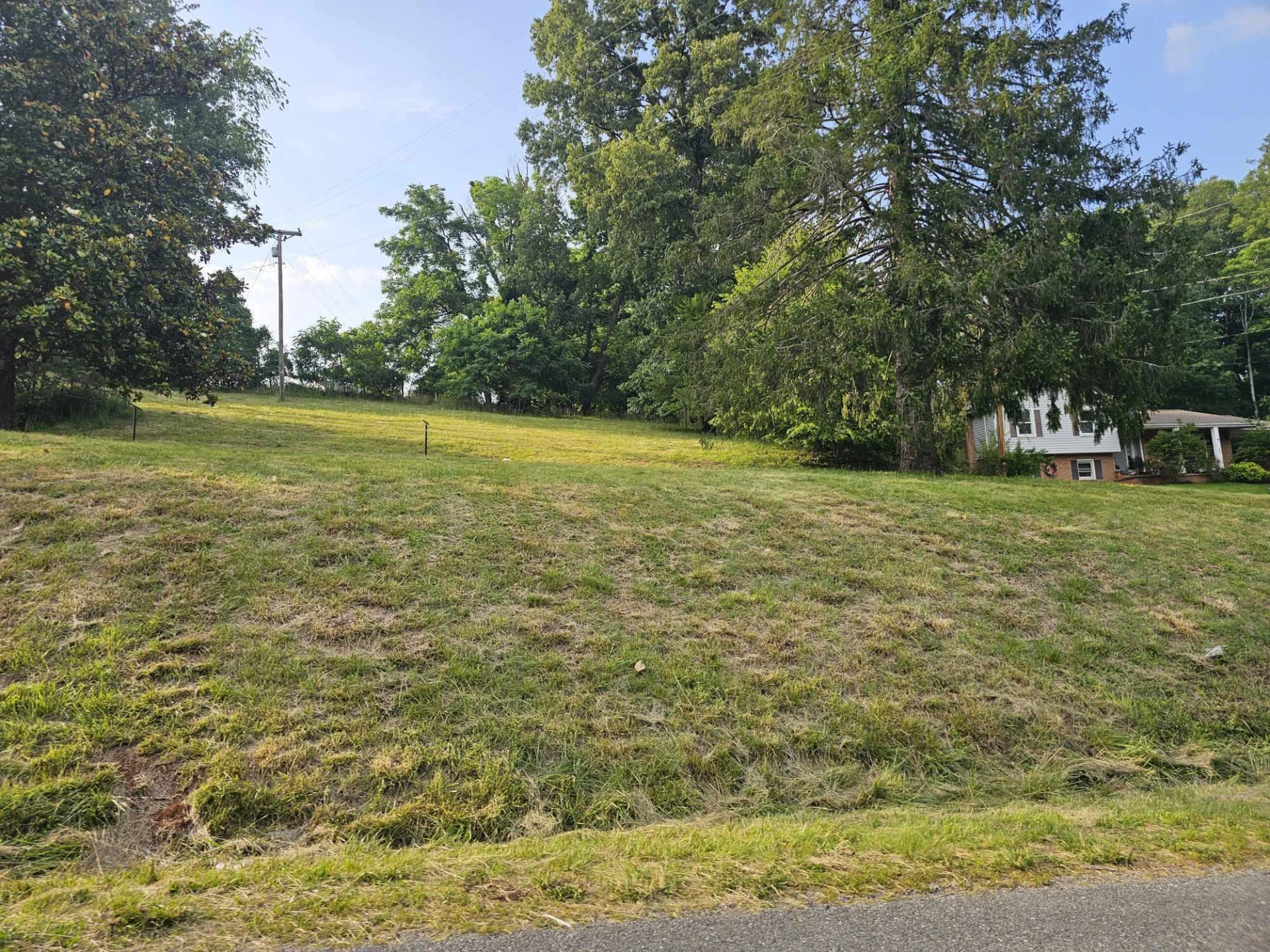 275 FAIRLAWN DR - Photo 2
