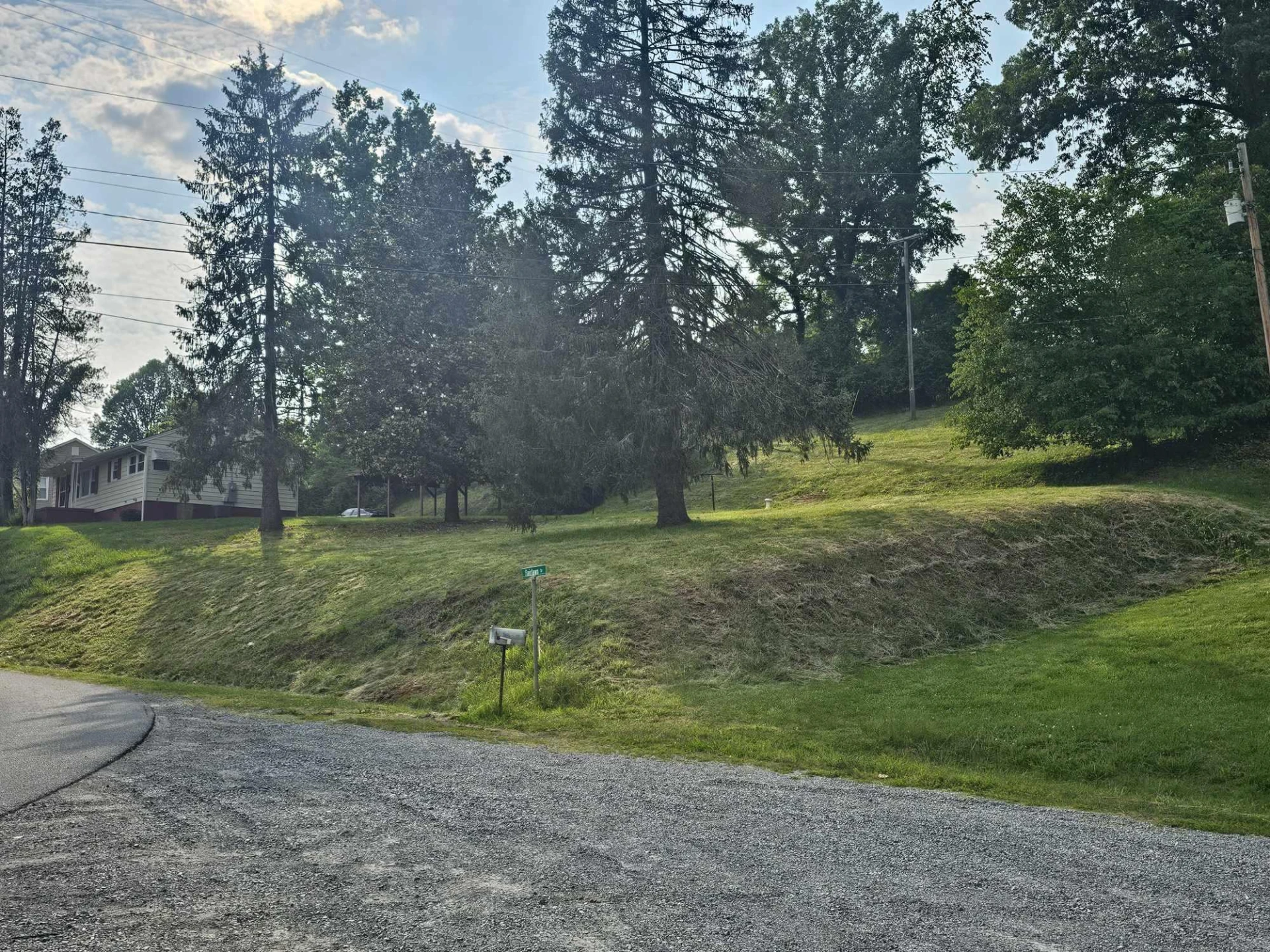 275 FAIRLAWN DR - Photo 3