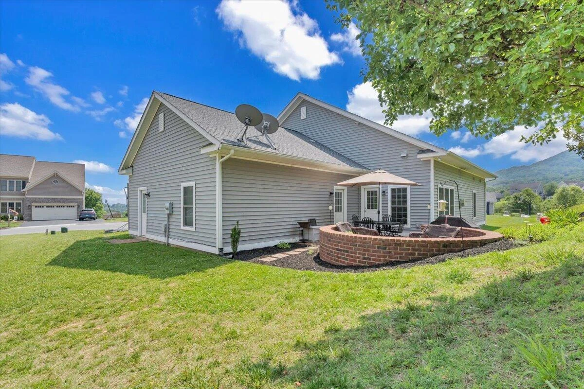 5665 Sullivan LN - Photo 58