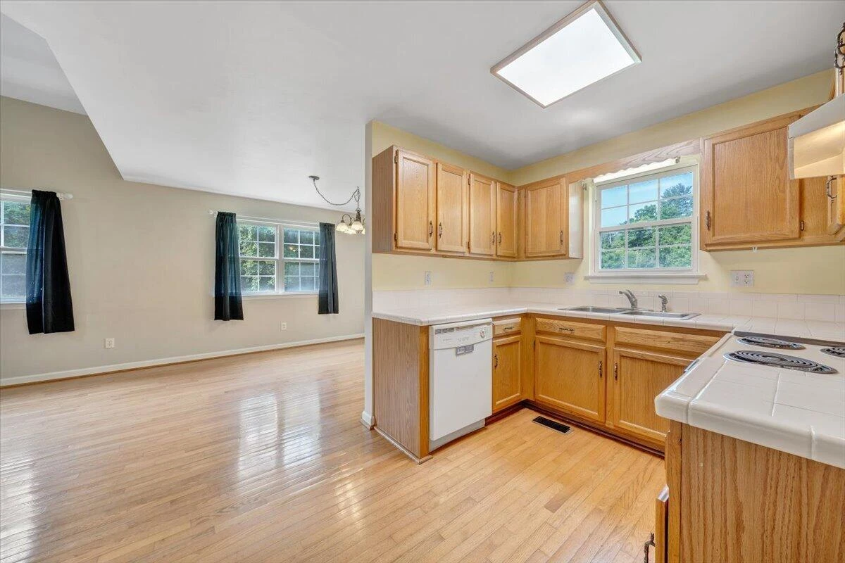 715 Stonewall ST - Photo 10