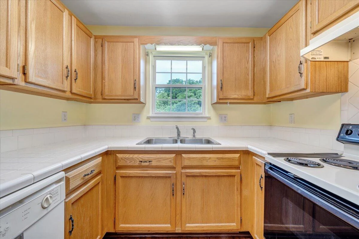 715 Stonewall ST - Photo 11