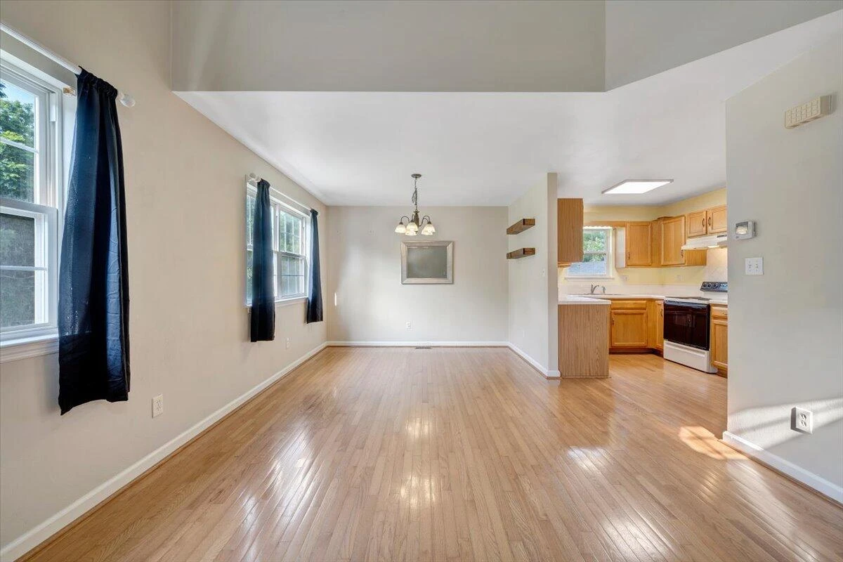 715 Stonewall ST - Photo 2