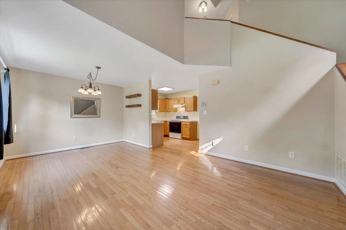 715 Stonewall ST - Photo 3
