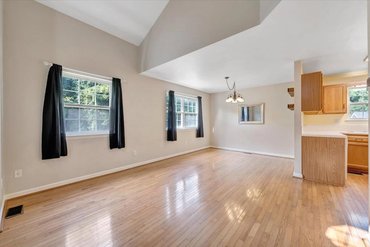 715 Stonewall ST - Photo 4