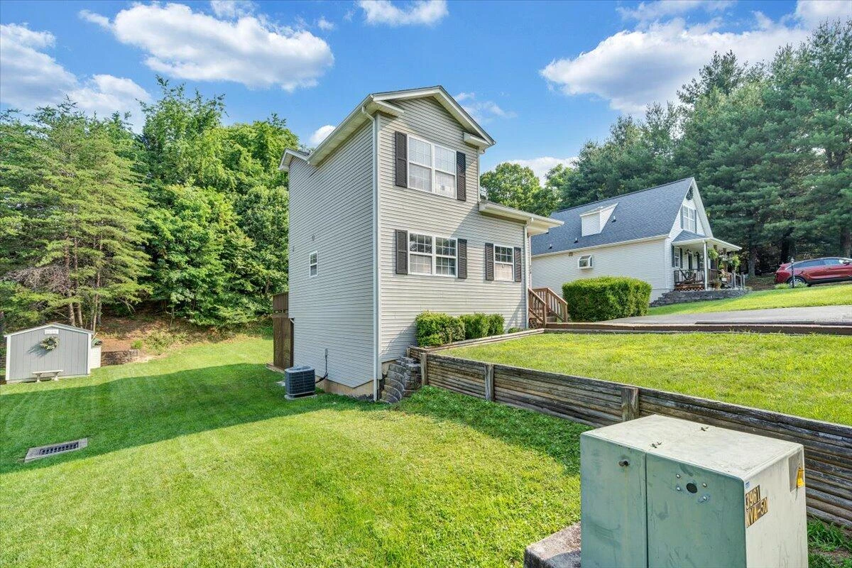 715 Stonewall ST - Photo 46