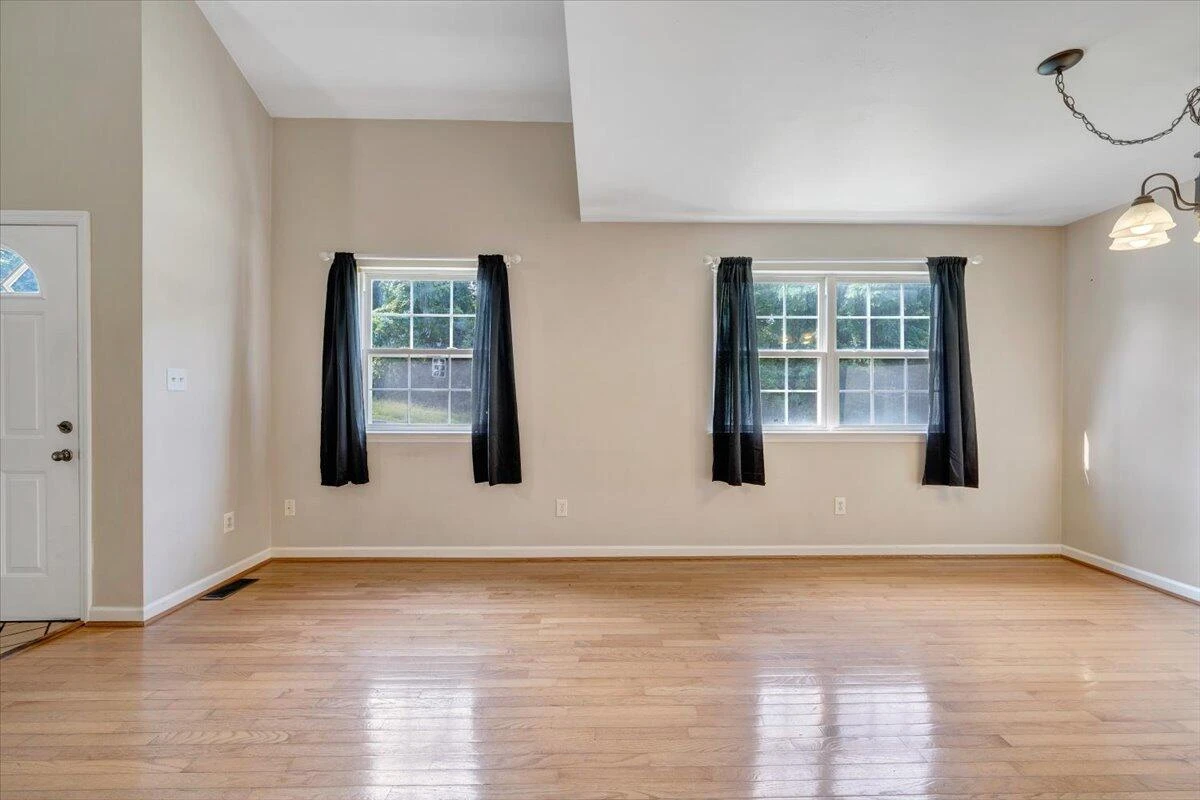 715 Stonewall ST - Photo 5