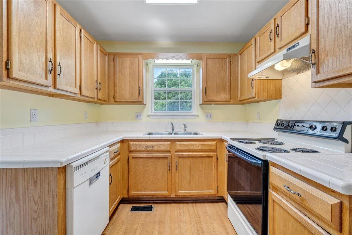 715 Stonewall ST - Photo 8