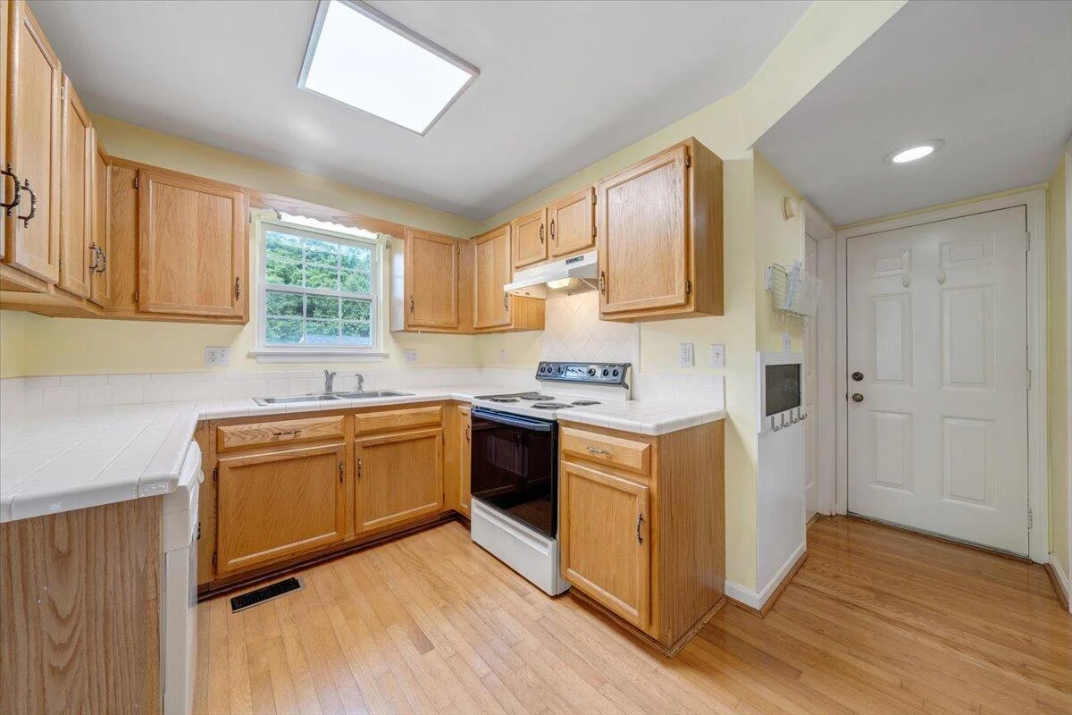 715 Stonewall ST - Photo 9