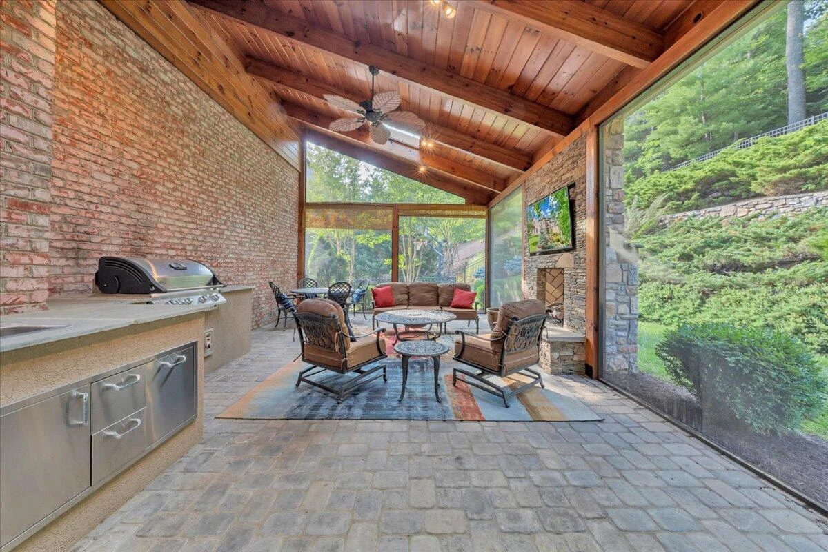 6491 Hidden Woods DR - Photo 4