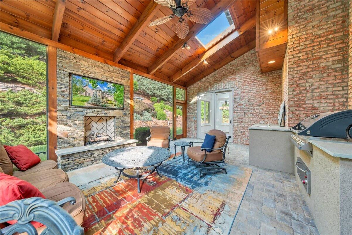 6491 Hidden Woods DR - Photo 8