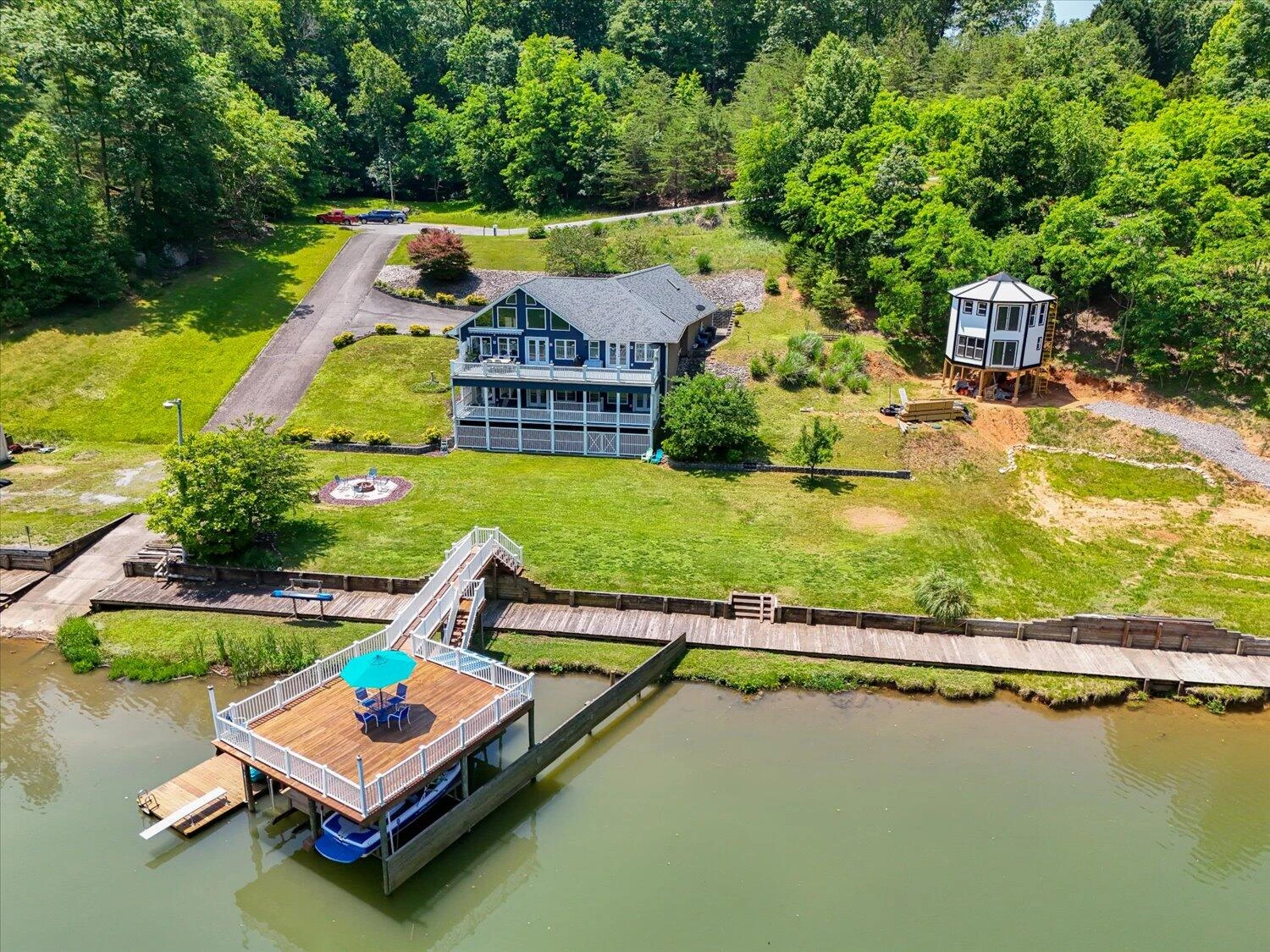 285 Dixon DR