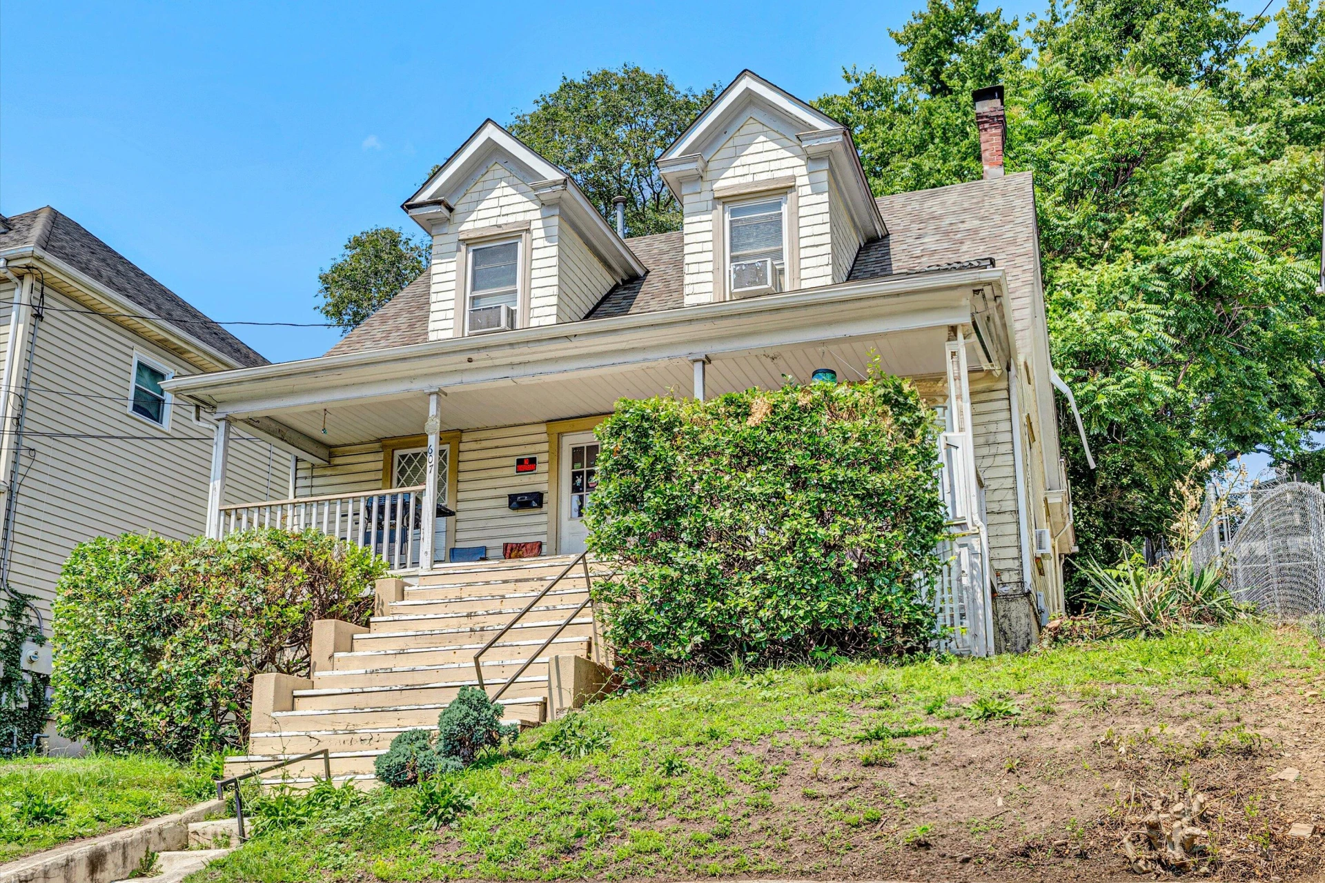 605 & 607 6th ST - Photo 2