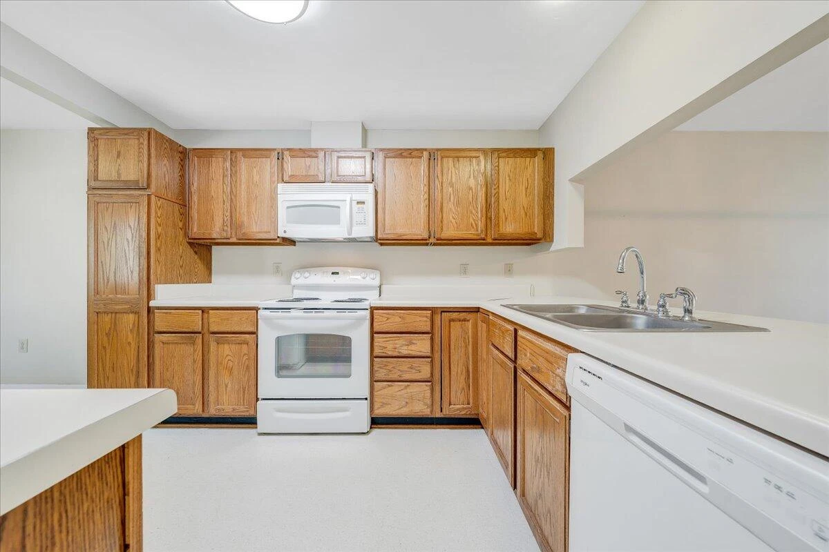 8506 Pine Hurst CIR - Photo 11