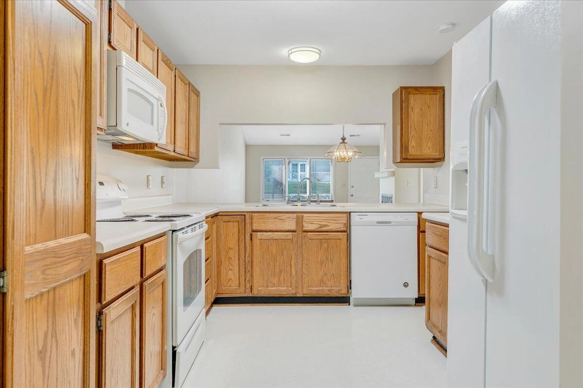 8506 Pine Hurst CIR - Photo 15