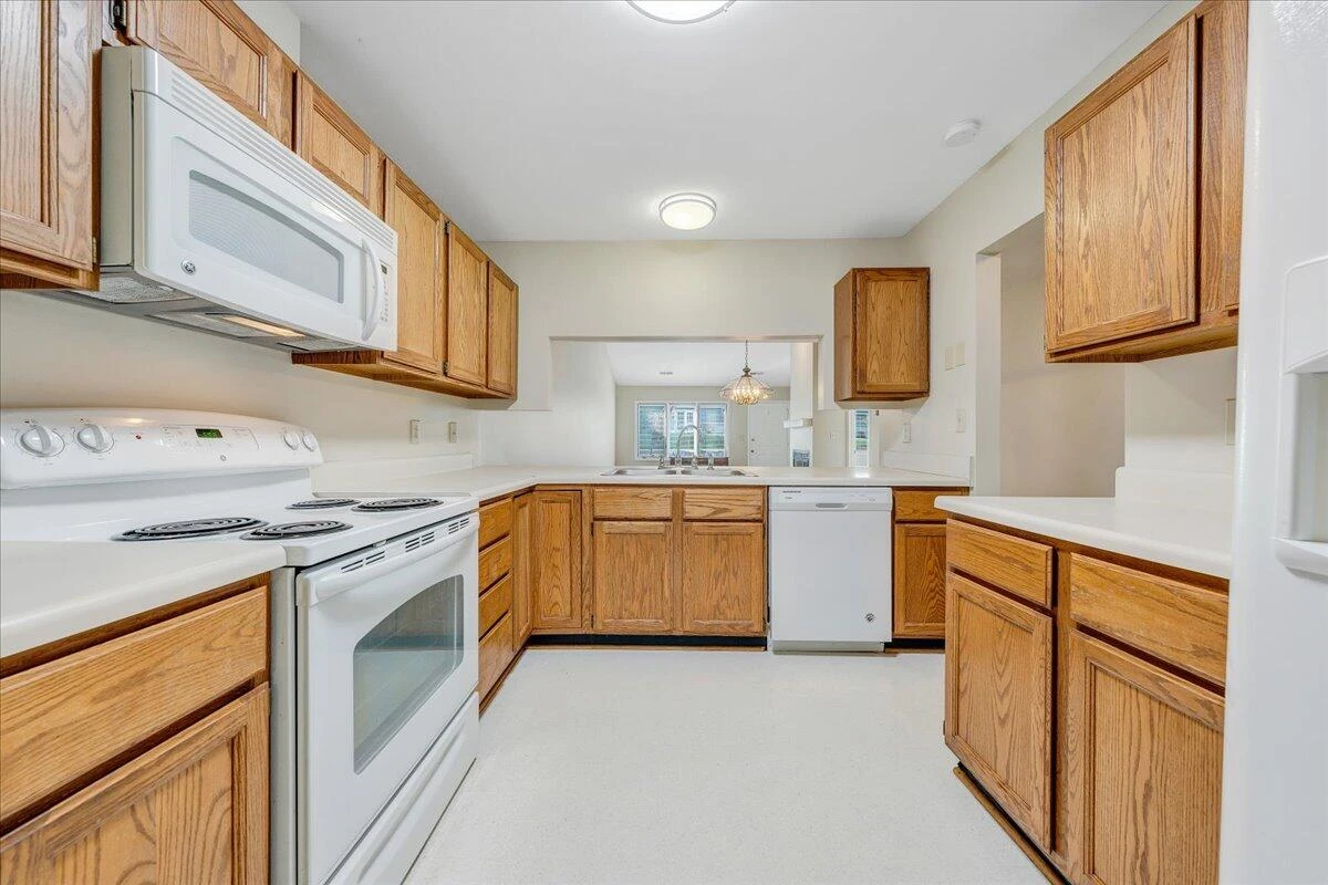 8506 Pine Hurst CIR - Photo 16
