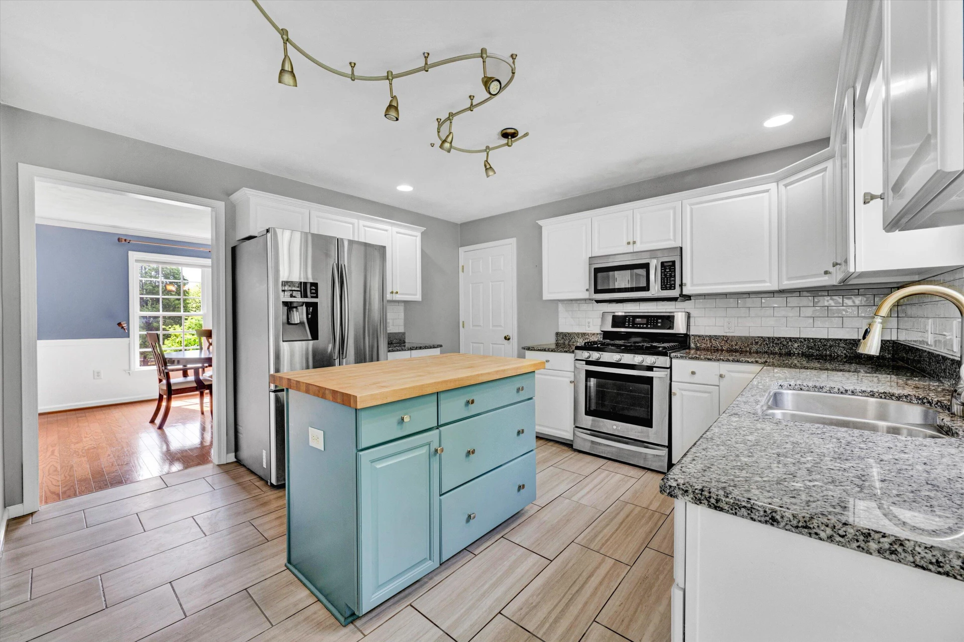 135 Sapphire AVE - Photo 17