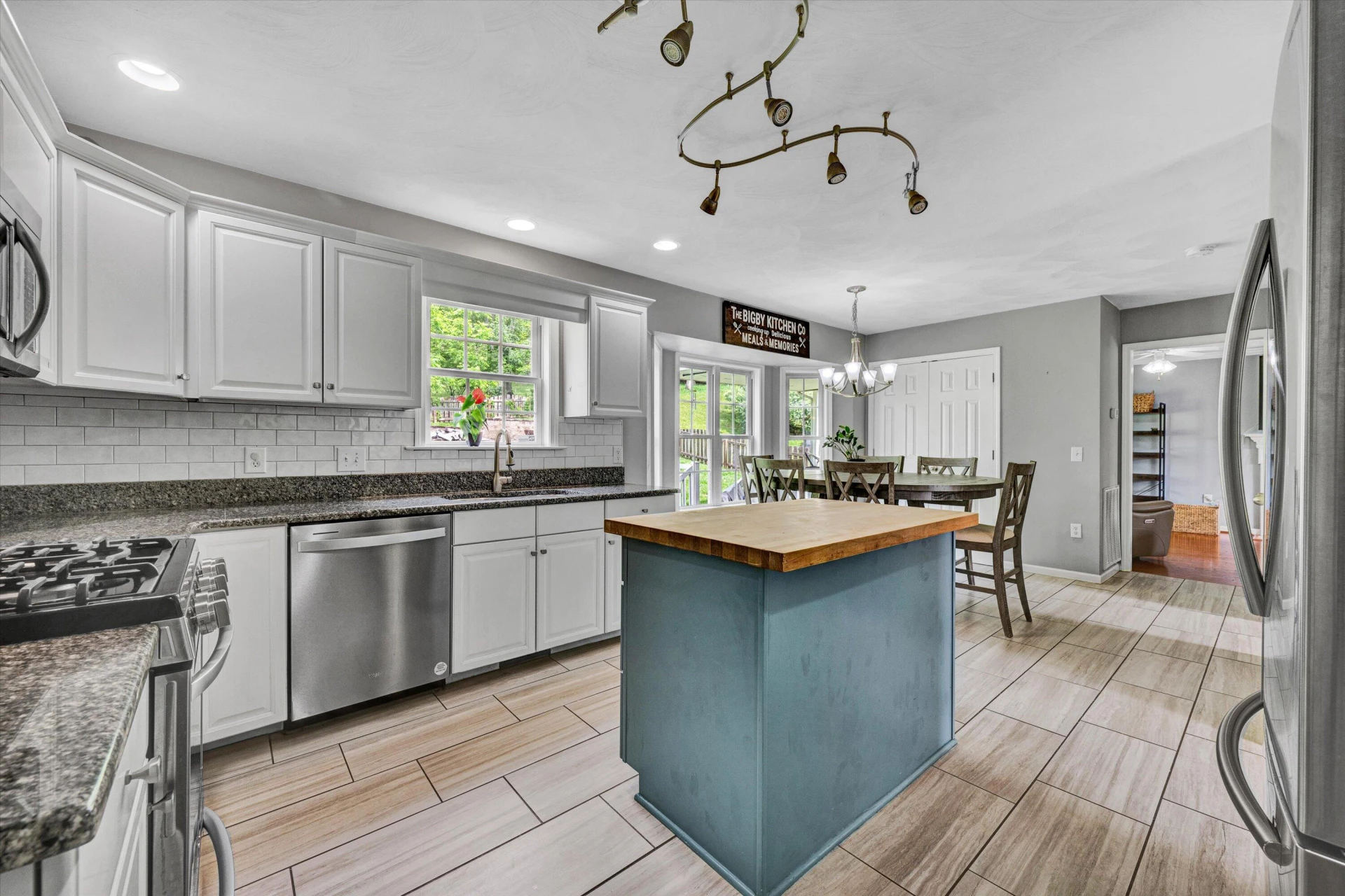 135 Sapphire AVE - Photo 19
