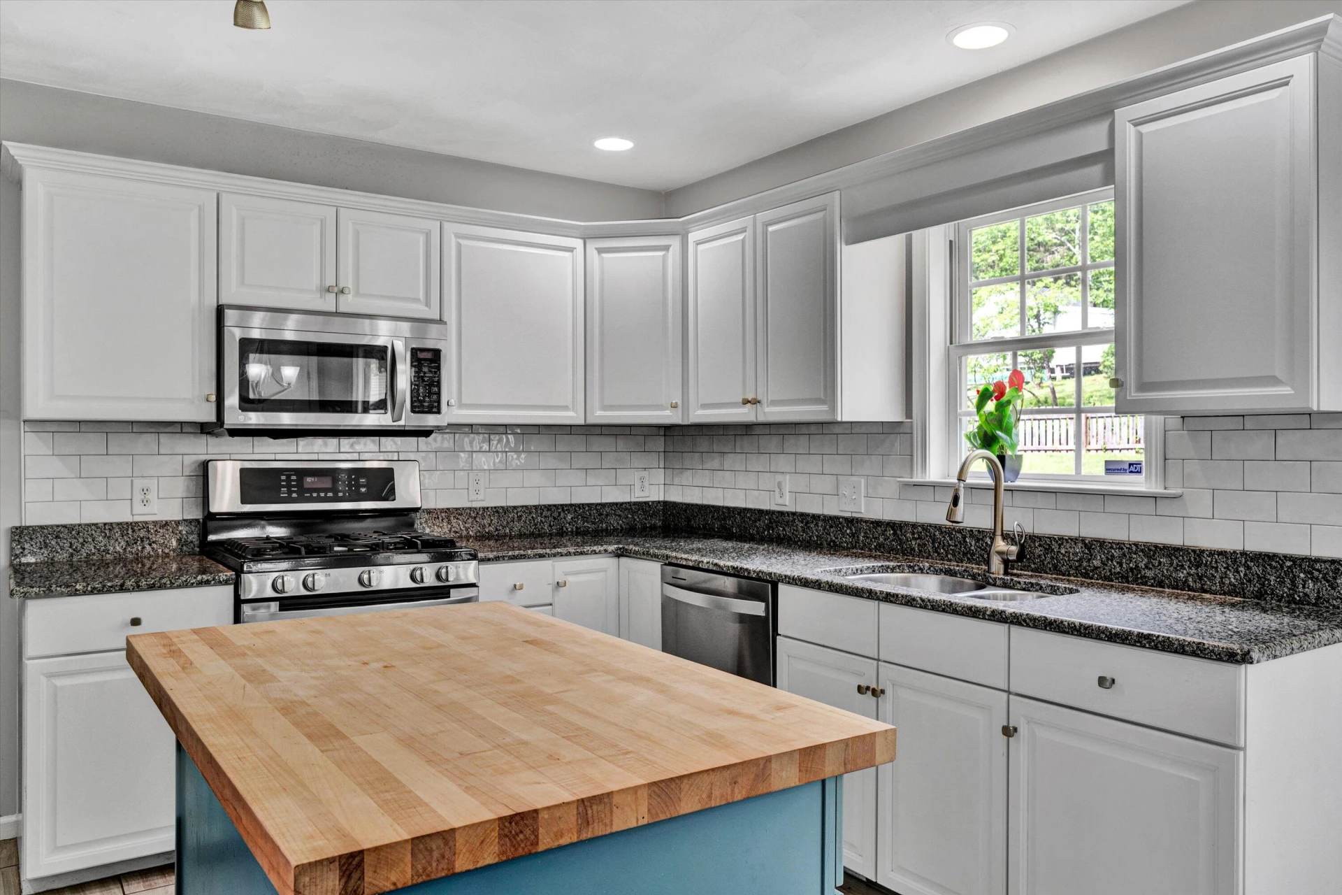 135 Sapphire AVE - Photo 20