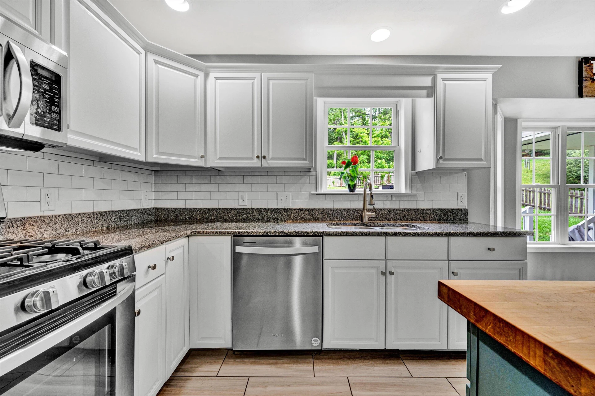 135 Sapphire AVE - Photo 21