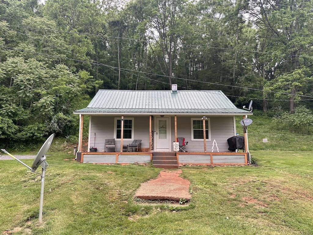 2638 Castleton RD - Photo 2