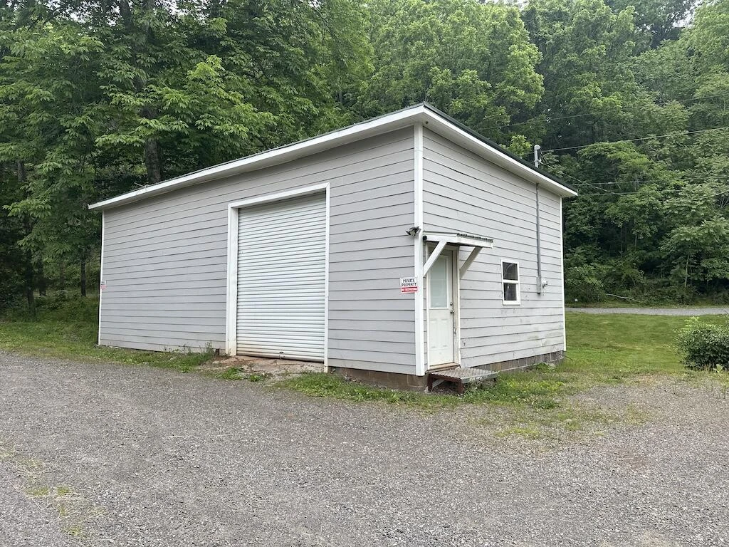 2638 Castleton RD - Photo 28