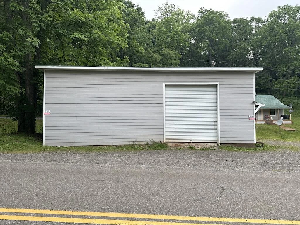 2638 Castleton RD - Photo 29