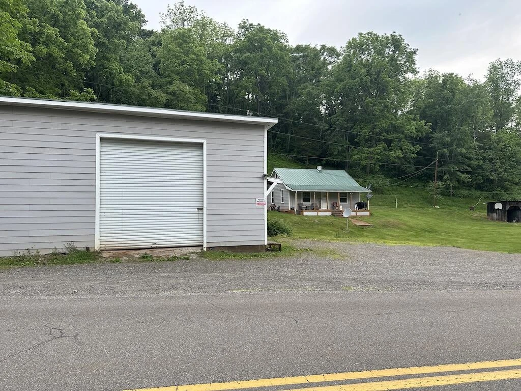 2638 Castleton RD - Photo 30