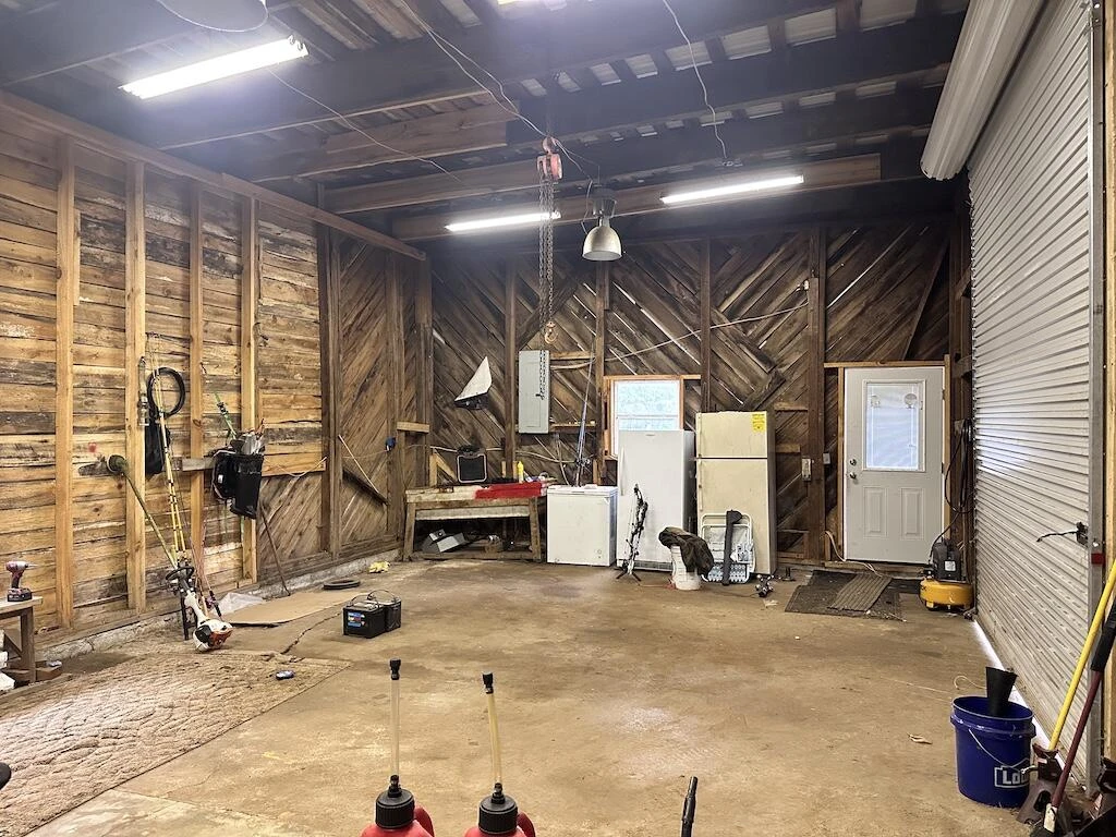 2638 Castleton RD - Photo 32