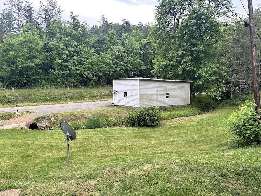 2638 Castleton RD - Photo 34