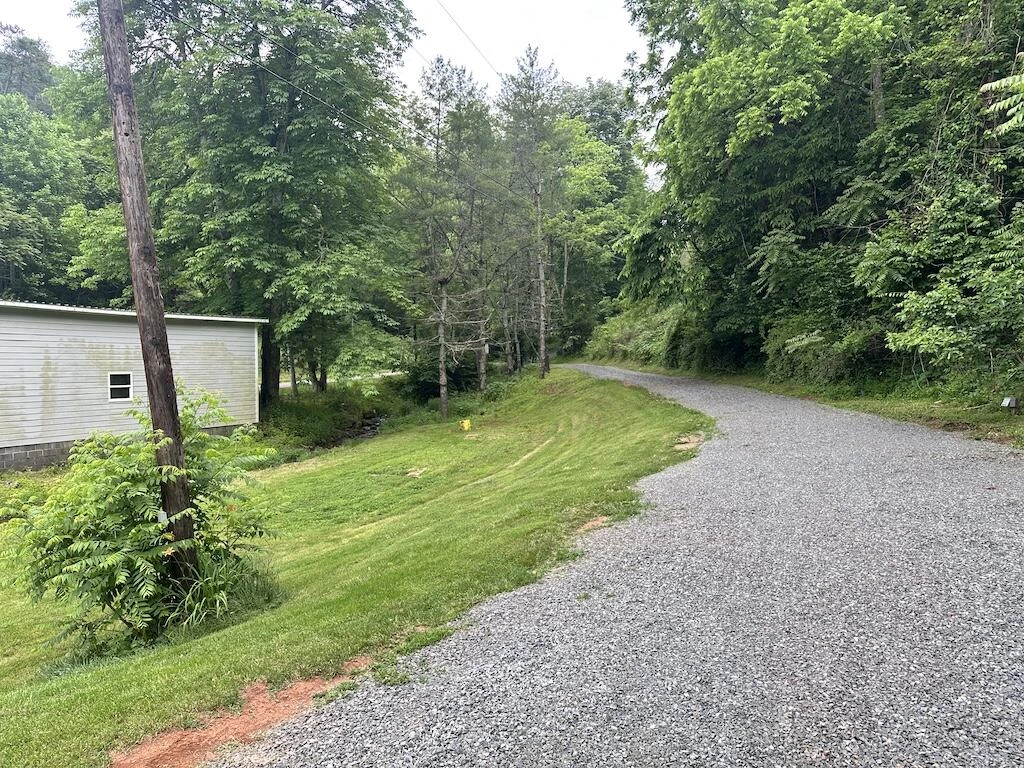 2638 Castleton RD - Photo 35
