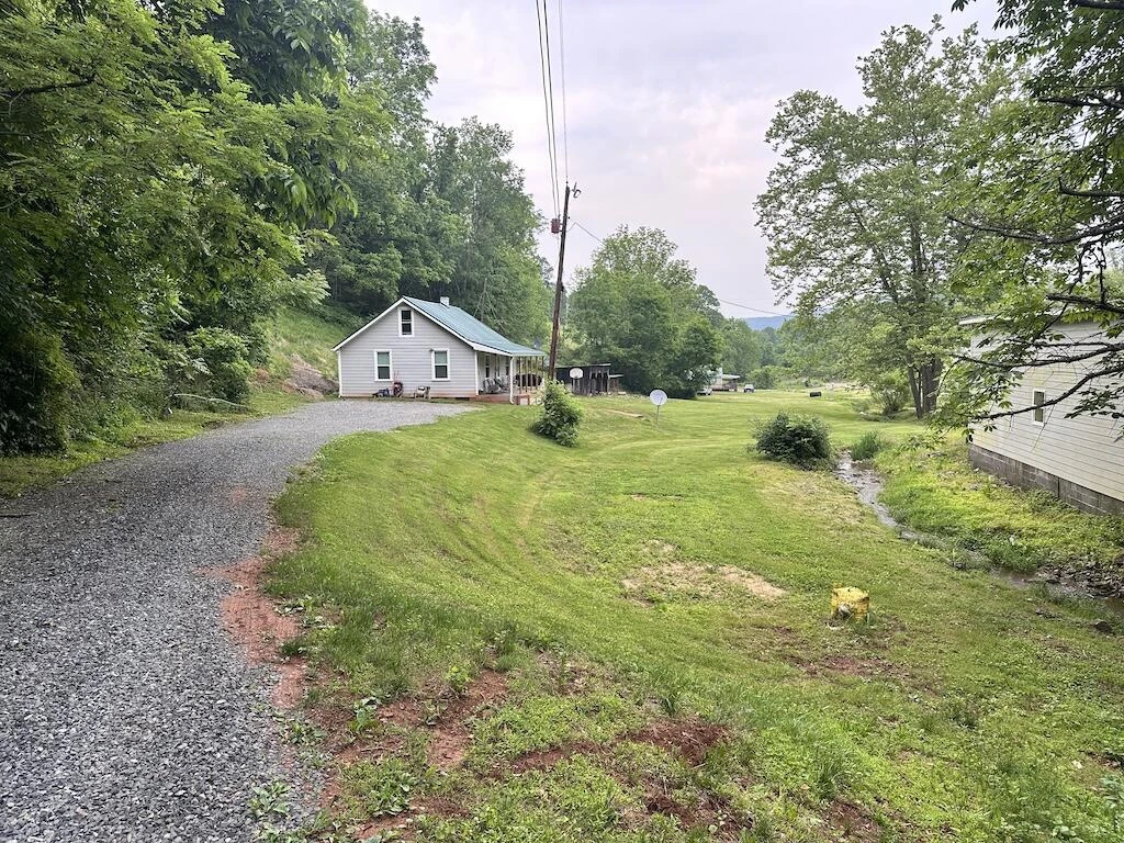 2638 Castleton RD - Photo 36