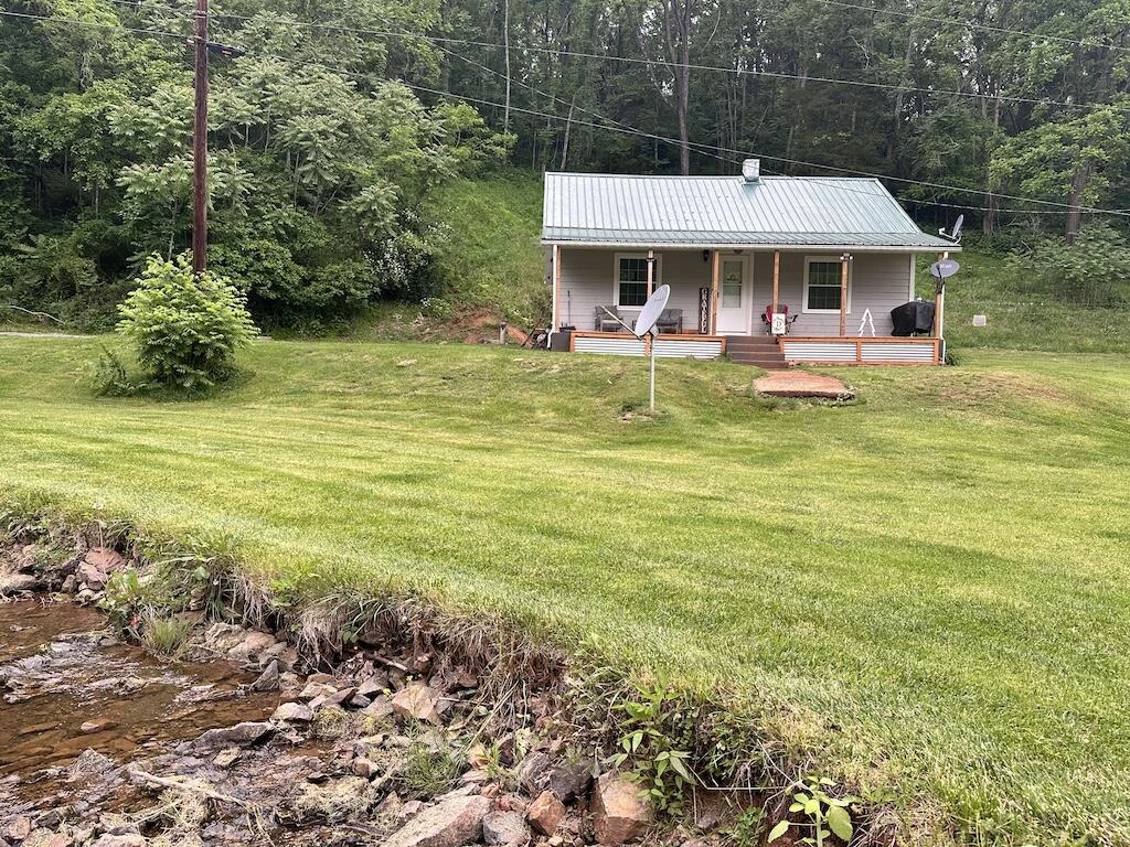 2638 Castleton RD - Photo 4