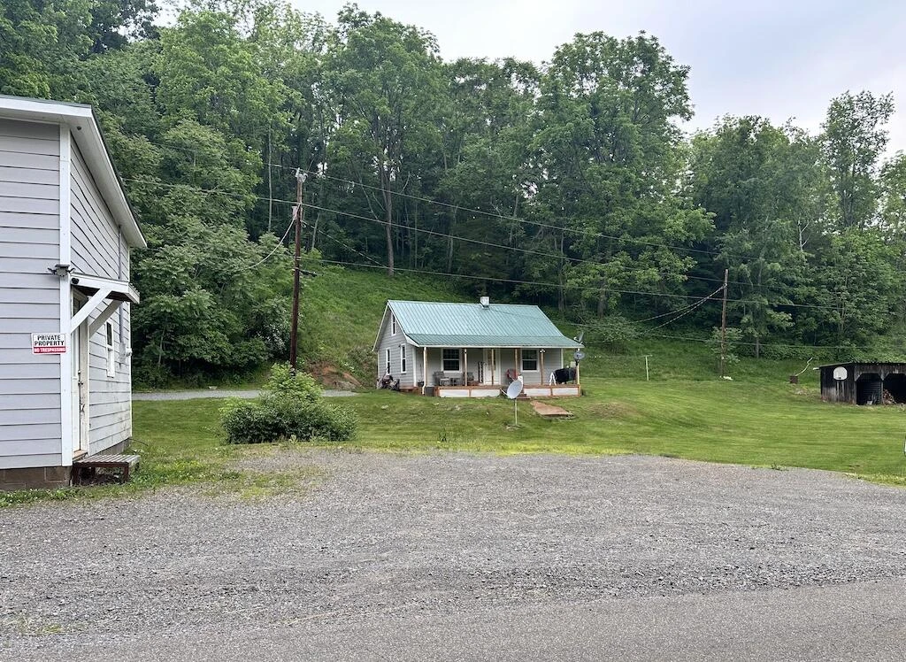 2638 Castleton RD - Photo 45
