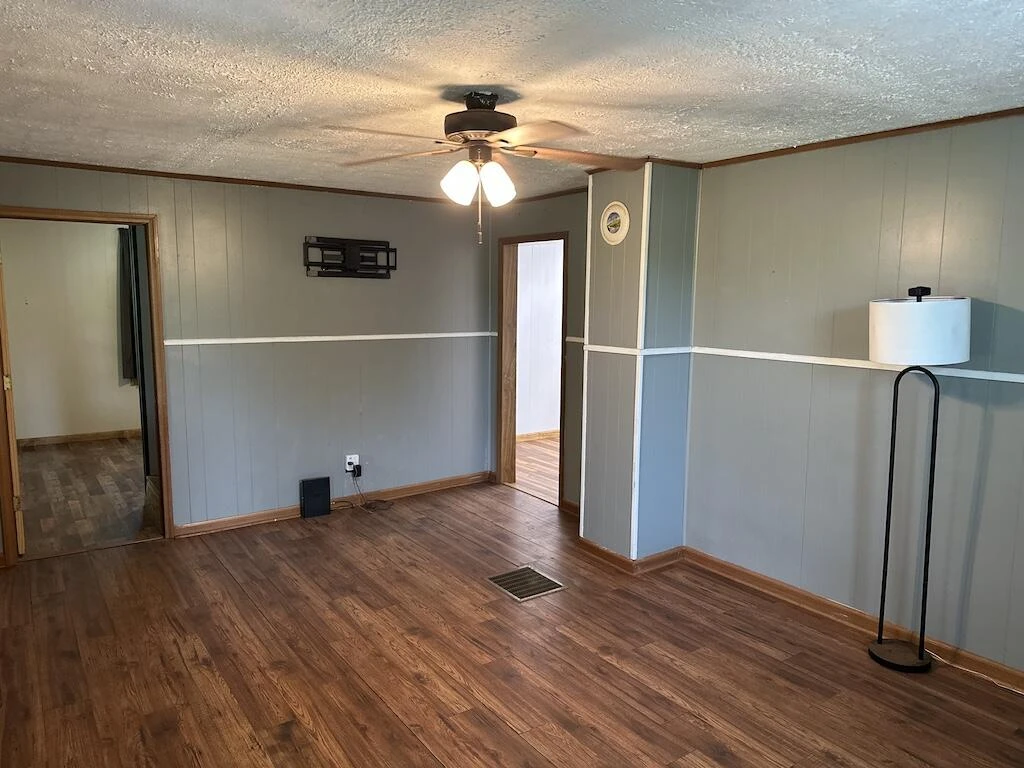 2638 Castleton RD - Photo 6