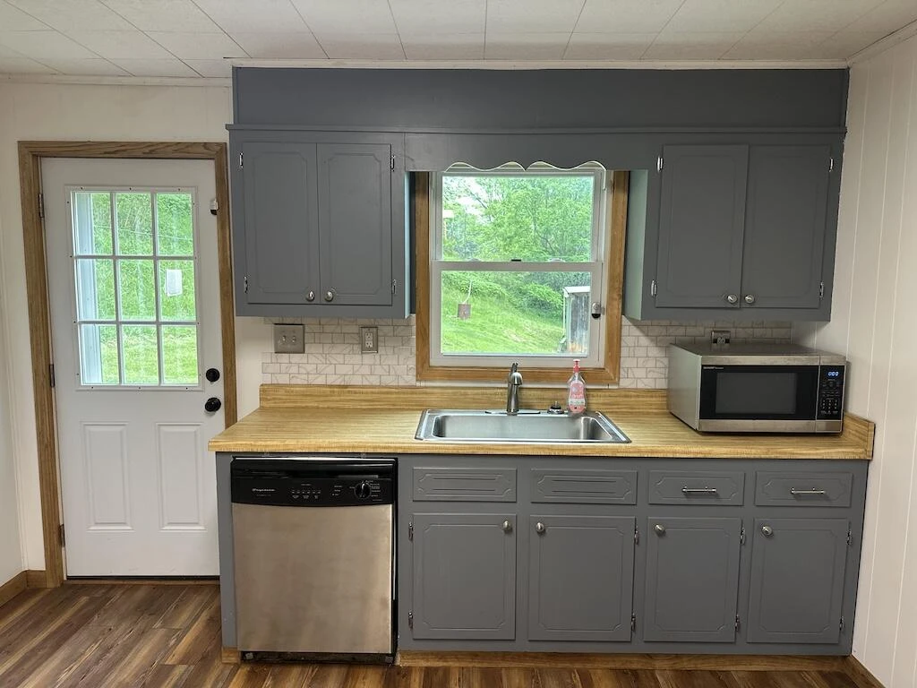 2638 Castleton RD - Photo 9