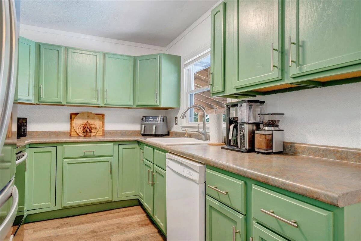1405 Linden AVE - Photo 10