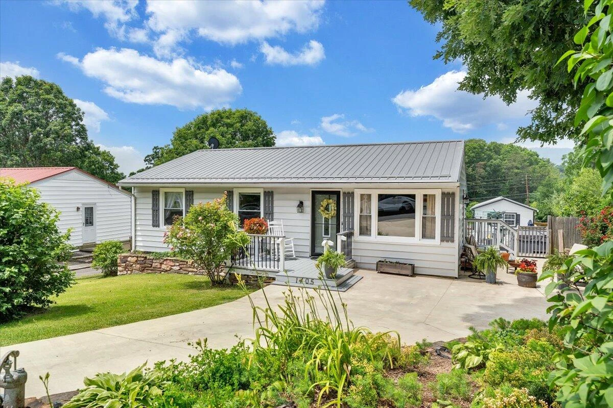 1405 Linden AVE - Photo 2