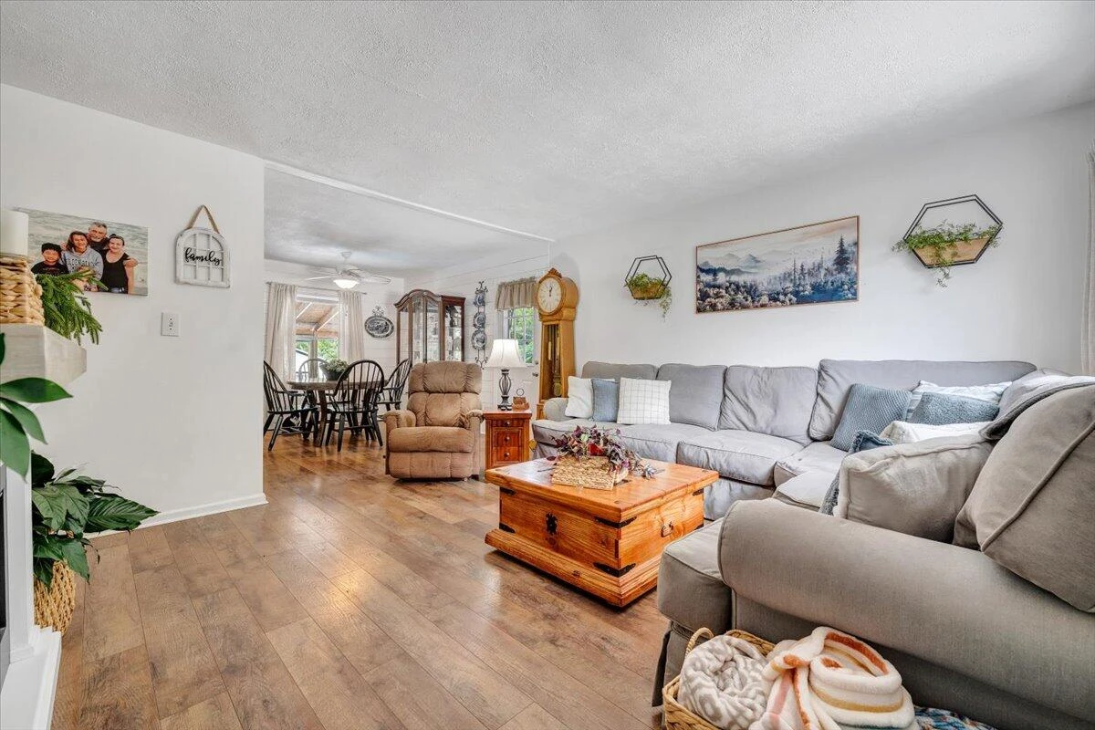 1405 Linden AVE - Photo 4
