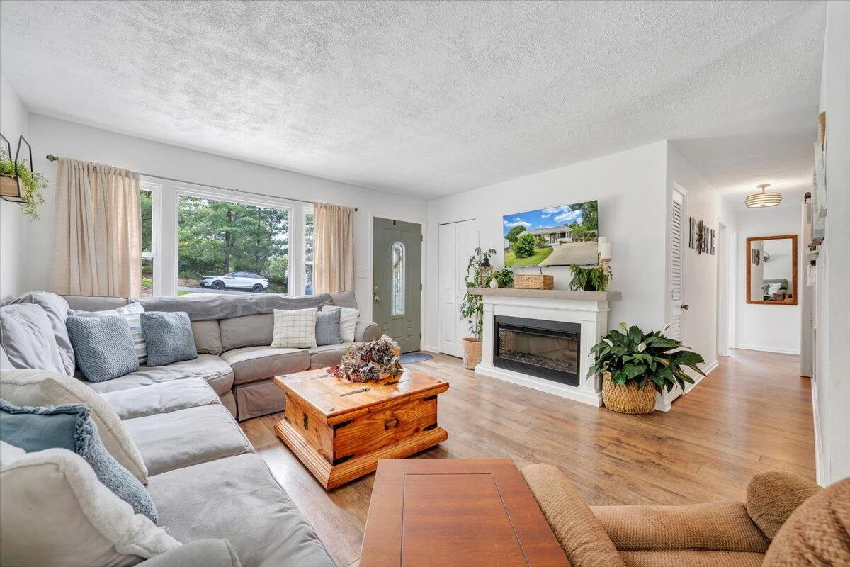 1405 Linden AVE - Photo 5