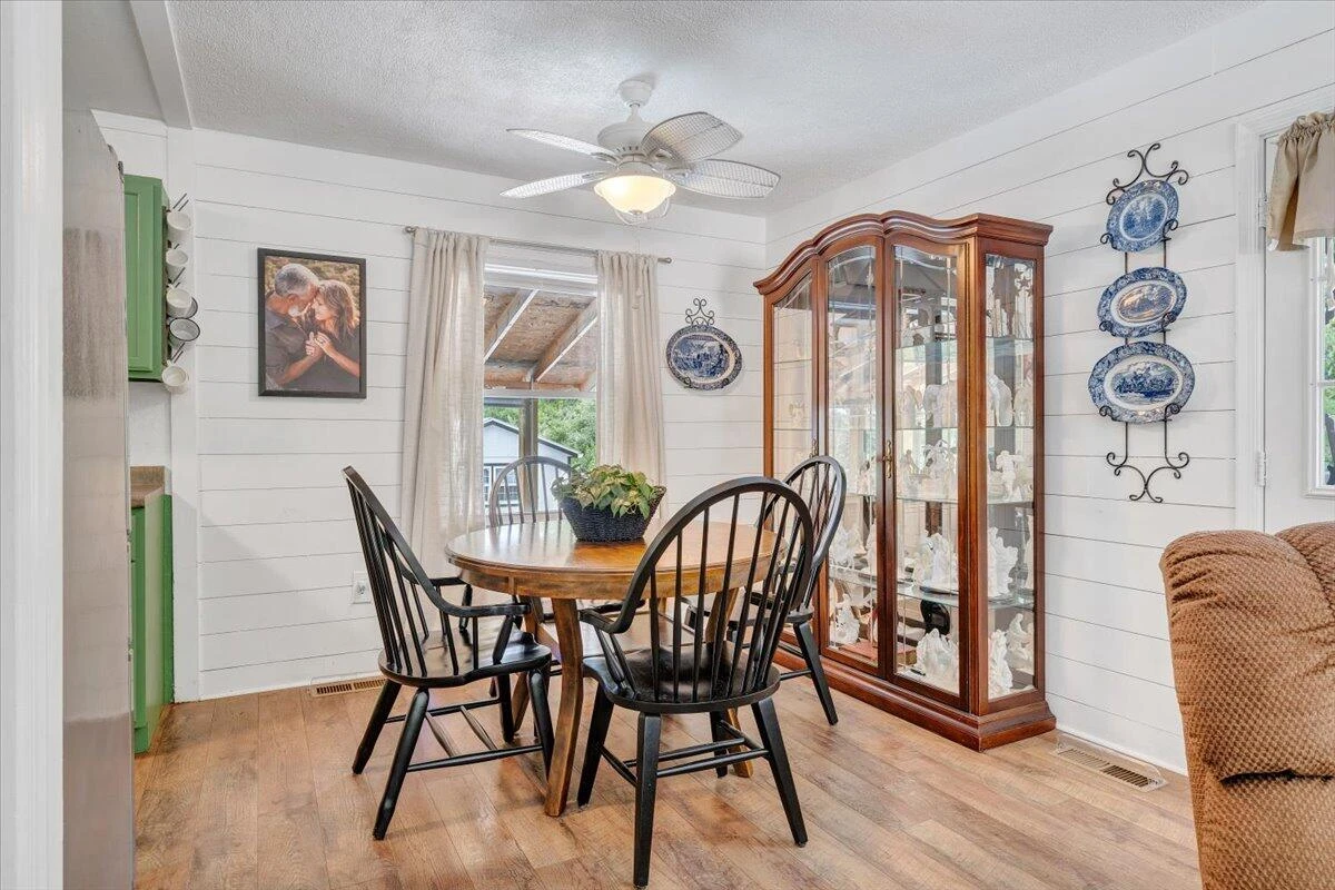 1405 Linden AVE - Photo 7