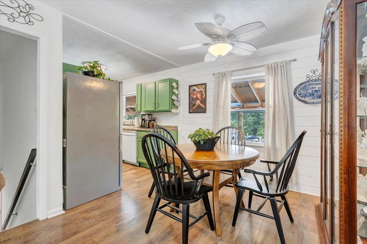 1405 Linden AVE - Photo 8
