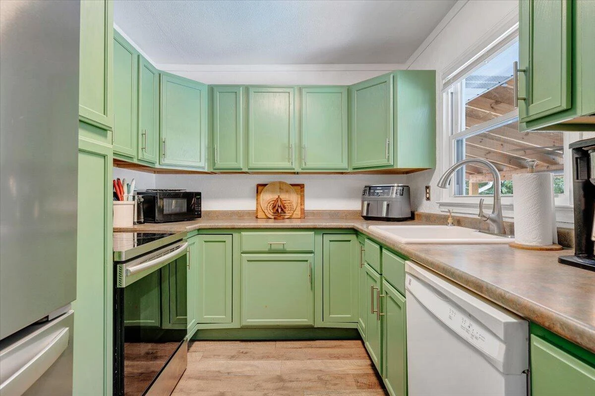 1405 Linden AVE - Photo 9