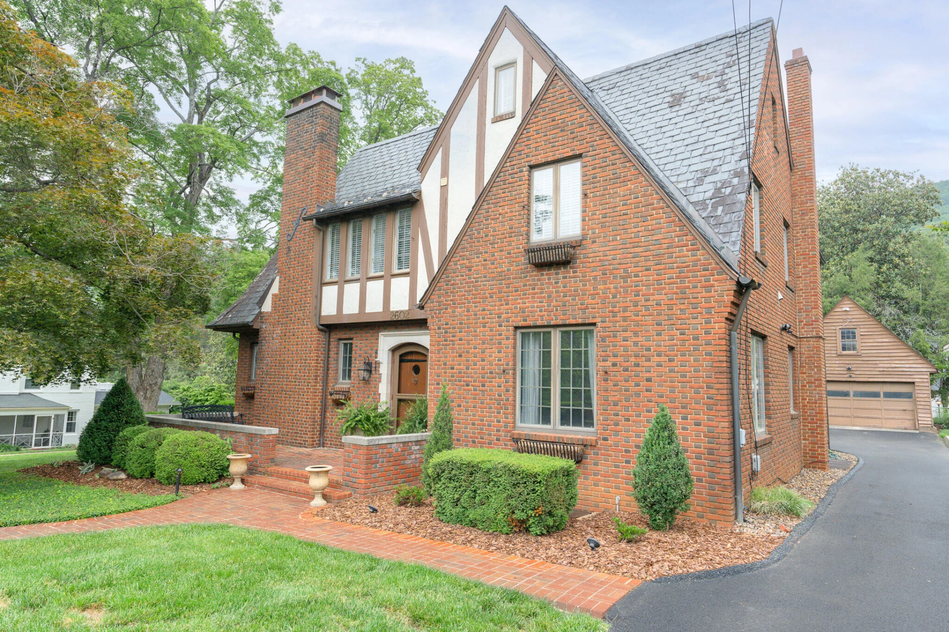 2602 Stanley AVE - Photo 2