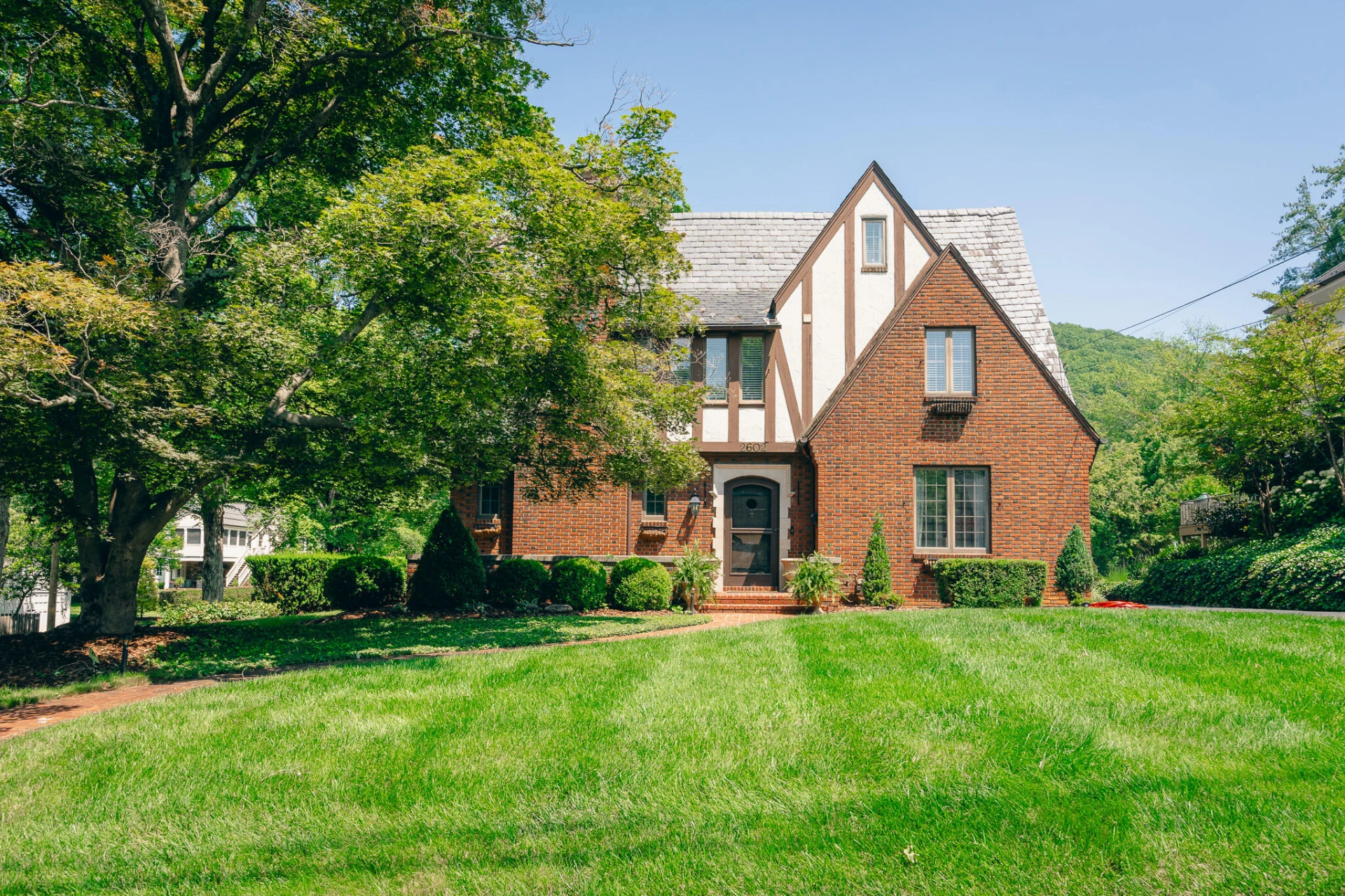 2602 Stanley AVE - Photo 3