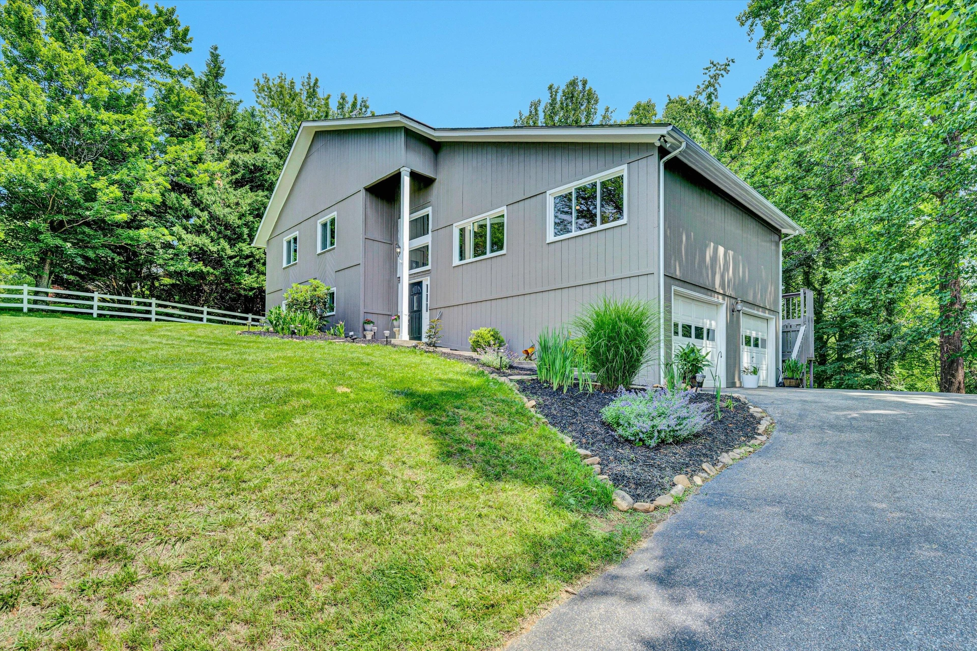 5924 Landview DR - Photo 2