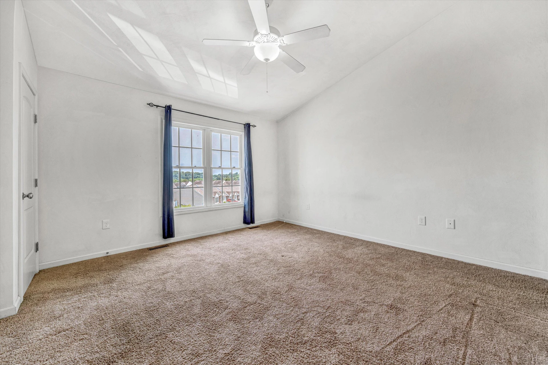 6806 Village Green DR - Photo 10