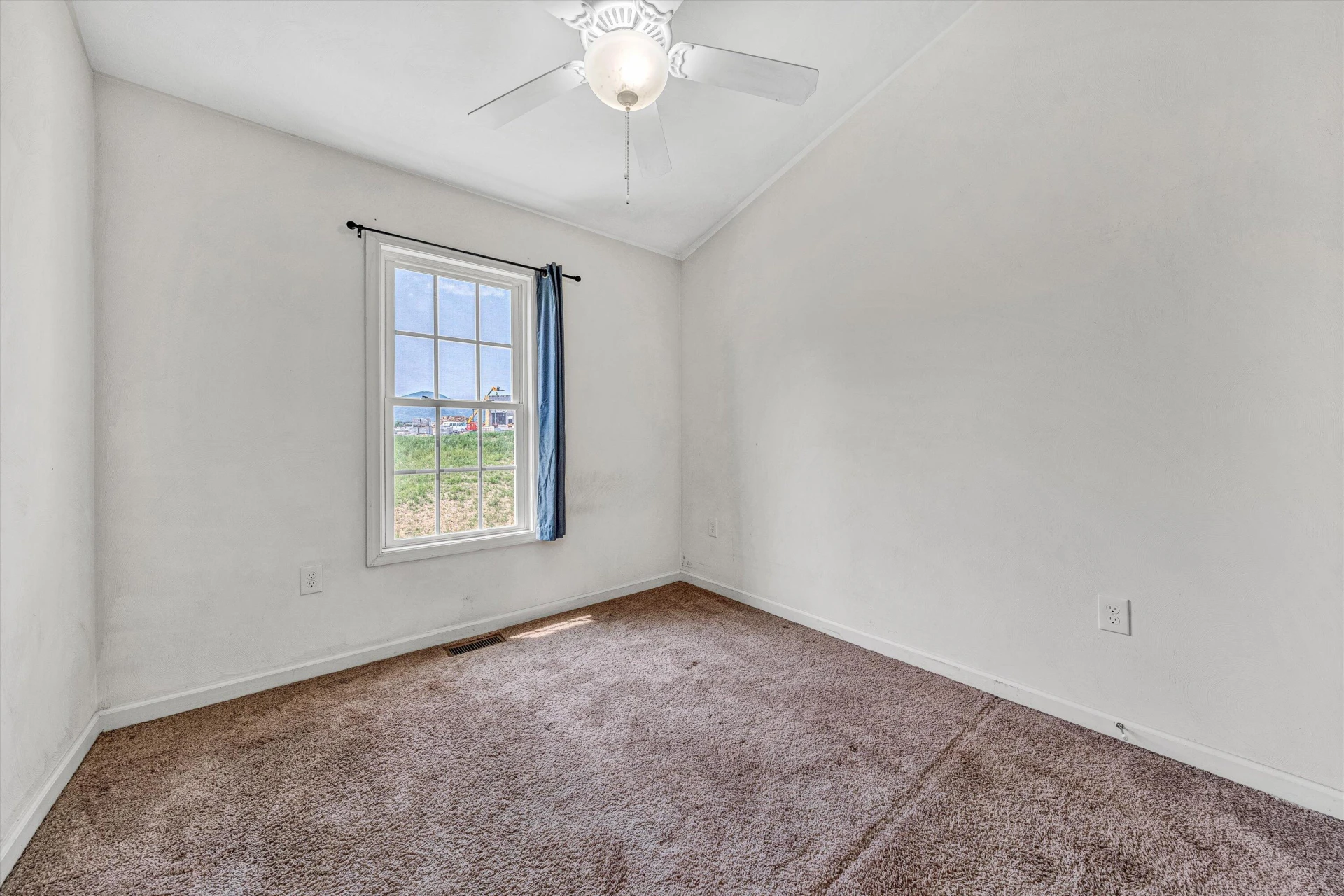 6806 Village Green DR - Photo 14